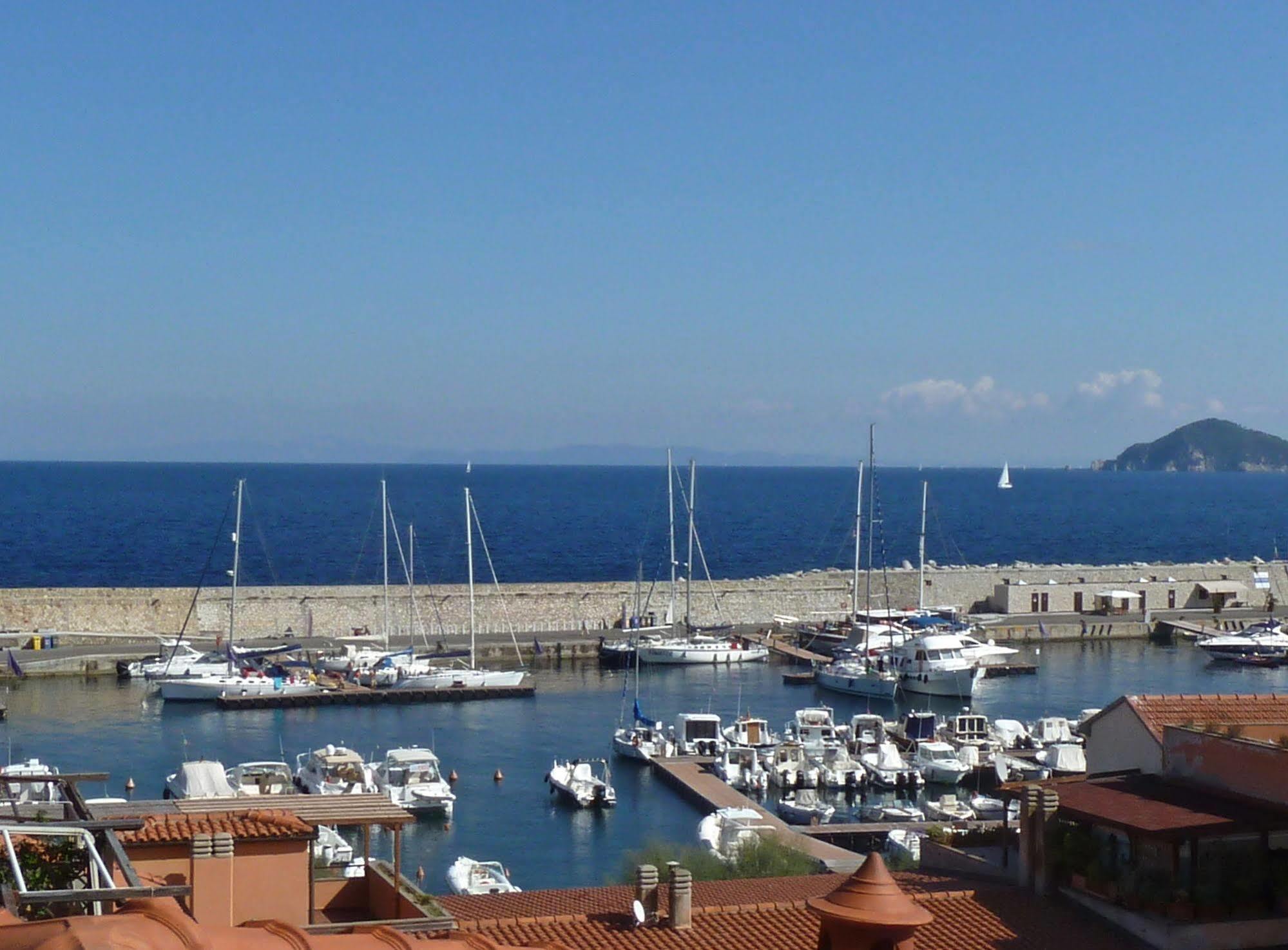Hotel Yacht Club Marciana Marina  Exterior photo